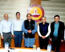Shri Shashi Tharoor, Hon'ble Congress MP, addresses IIT Madras Students