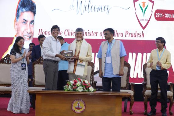 Shri N. Chandrababu Naidu, Hon’ble Chief Minister of Andhra Pradesh, addresses Research Scholars Summit at IIT Madras